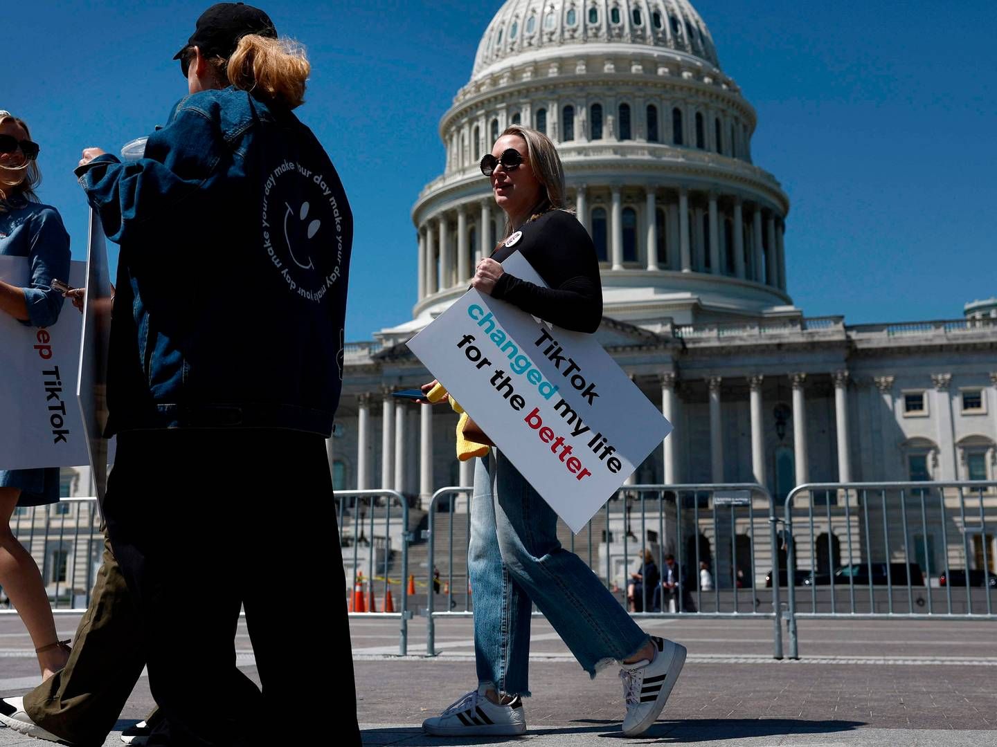 Loven blev vedtaget sent tirsdag aften i USA, mens Senatet også stemte om økonomisk bistand til Ukraine, Israel og Taiwan. | Foto: Anna Moneymaker/AFP/Ritzau Scanpix