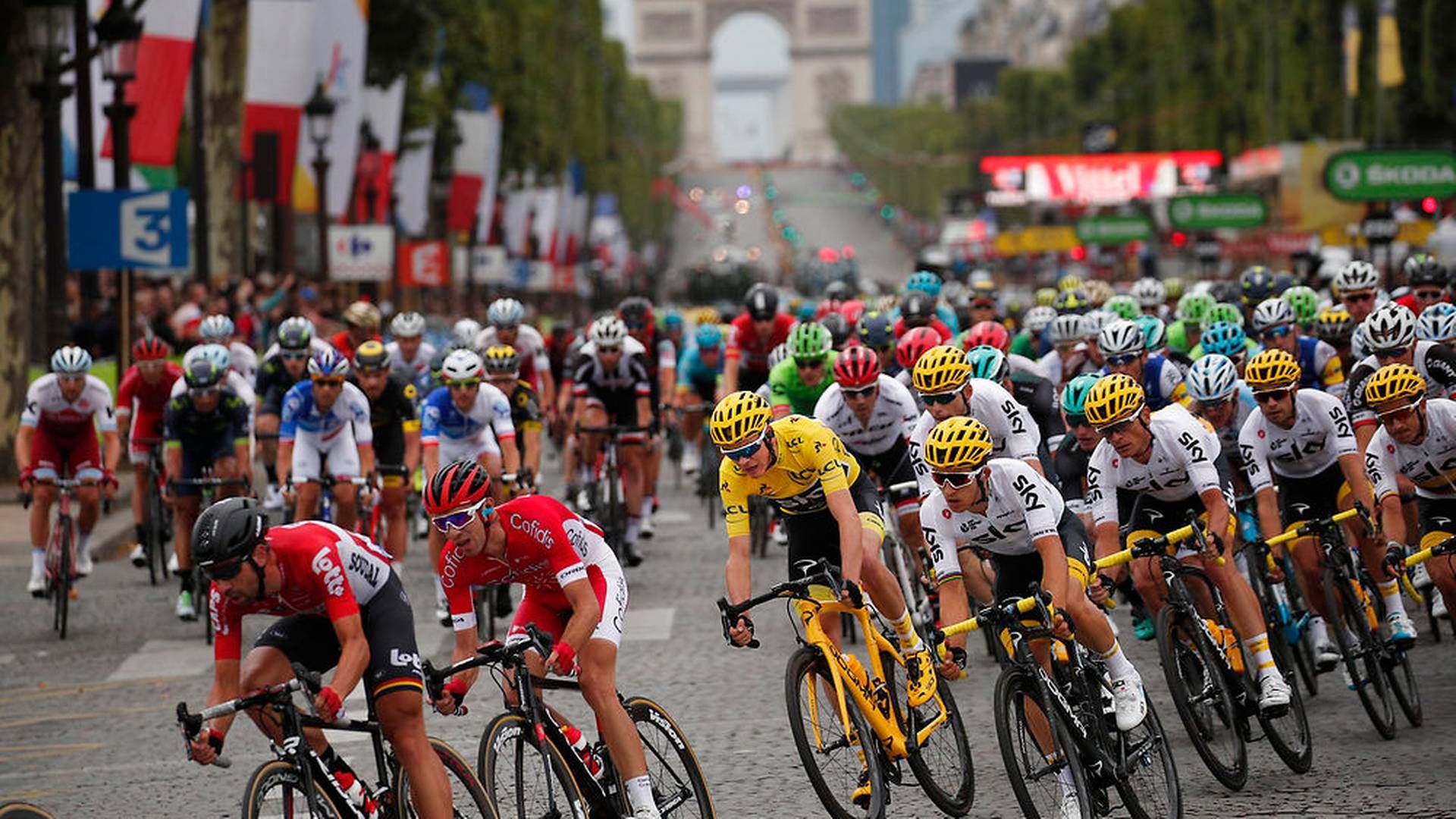 Billede fra sidste års afsluttende Tour de France-etape med mål i Paris. | Foto: Ritzau Scanpix/AP/Christophe Ena