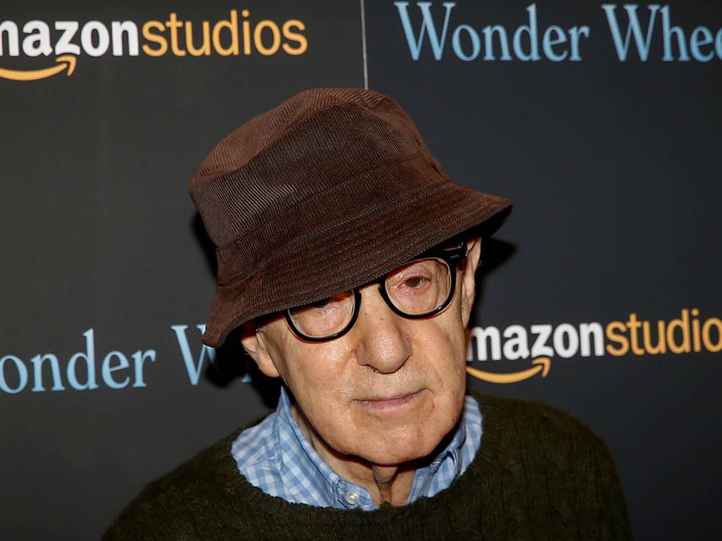 Gamle anklager om misbrug af adoptivdatter har ifølge Woody Allen fået Amazon til at bryde en filmkontrakt. Instruktøren finder anklagerne "ubegrundede" og sagsøger derfor Amazon og kræver erstatning. | Foto: Brendan Mcdermid/Reuters