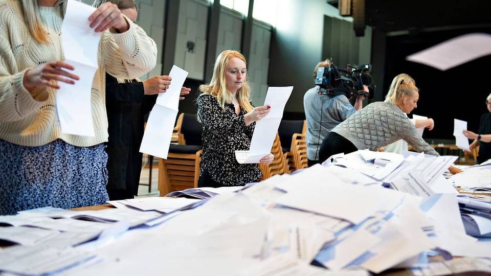 Stemmeoptælling i Aalborghallen. Valgdeltagelsen endte på 66 pct., som er rekord for et dansk valg til Europa-Parlamentet. | Foto: Henning Bagger/Ritzau Scanpix