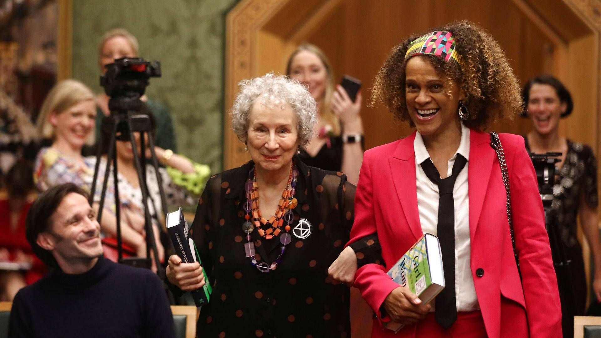 De to vindere af Booker Prize 2019, Margaret Atwood og Bernadine Evaristo. | Foto: Simon Dawson/Reuters/Ritzau Scanpix