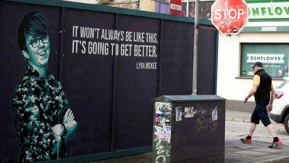 Et murmaleri, der hylder den dræbte journalist Lyra McKee, ses på en mur i den nordirske hovedstad, Belfast. (Arkivfoto) | Foto: John Sibley/REUTERS / X03811