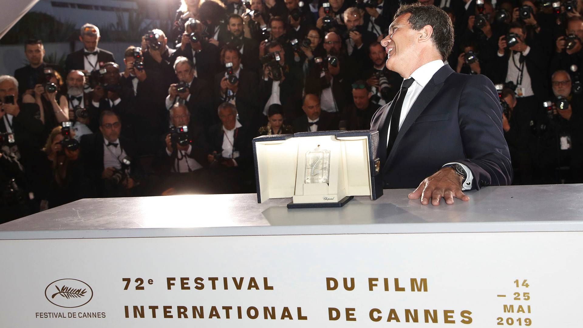 Skuespilleren Antonio Banderas ses her i forgrunden af billedet ved den 72. udgave af filmfestivalen i Cannes | Foto: Vianney Le Caer/AP/Ritzau Scanpix
