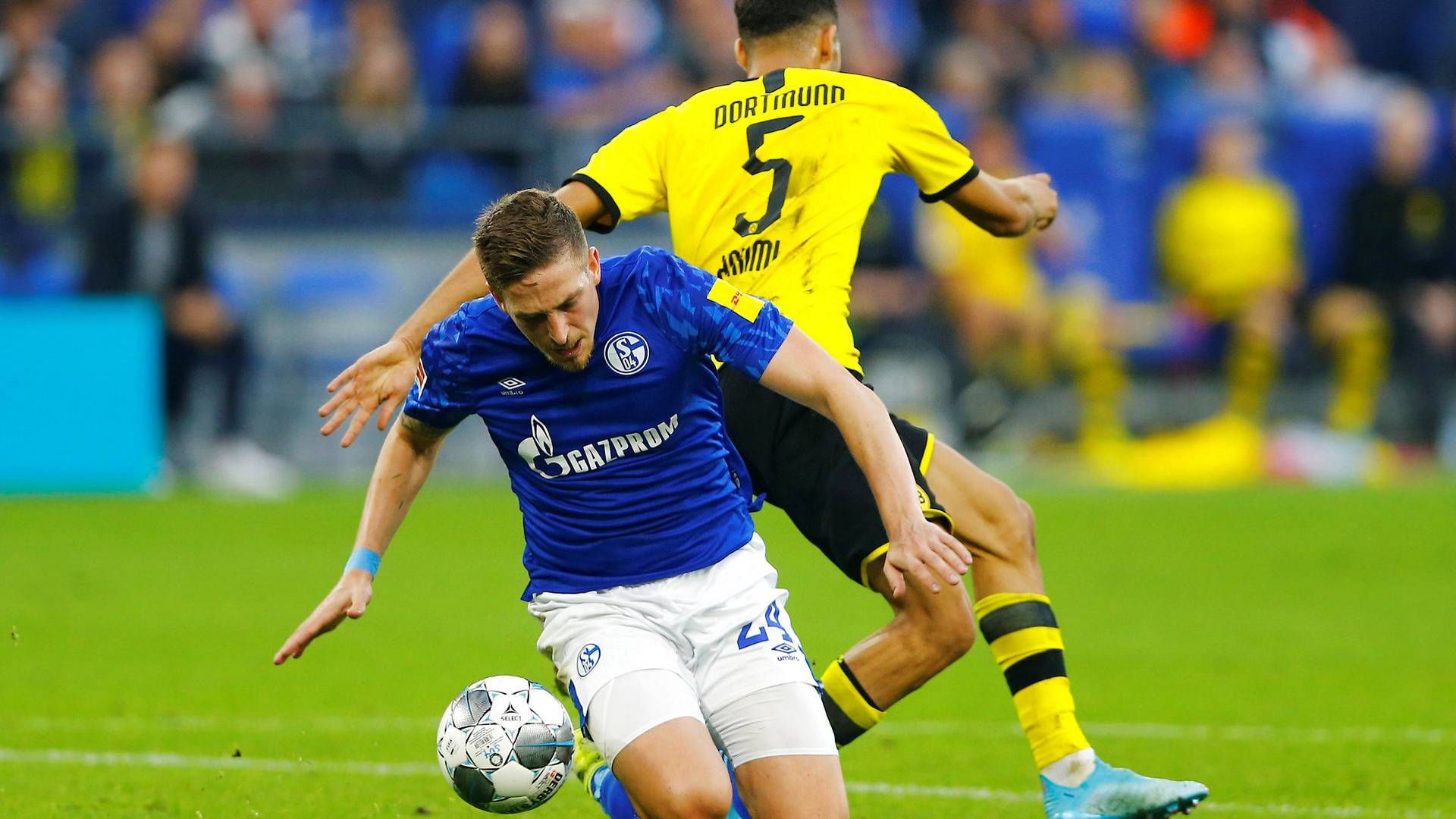 De to Bundesliga-klubber Dortmund og Schalke spiller første kamp, når den tyske liga genoptages i weekenden. Her et billede fra en kamp mellem de to klubber i oktober 2019. | Foto: Thilo Schmuelgen/Reuters/Ritzau Scanpix
