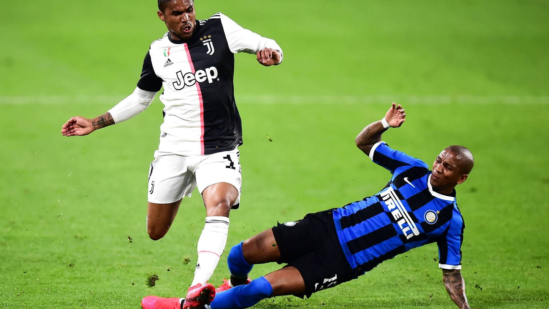 Juventus og Inter, som her ses i kamp 8. marts, er sammen med Napoli og Milan de fire tilbageværende hold i Coppa Italia. | Foto: Massimo Pinca/Reuters/Ritzau Scanpix