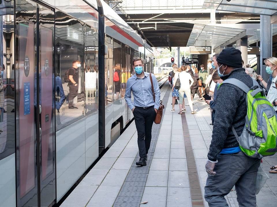 Det stigende antal coronasmittede i Aarhus har medført påbud om at bruge mundbind i den offentlige trafik i byen. | Foto: Bo Amstrup/Ritzau Scanpix