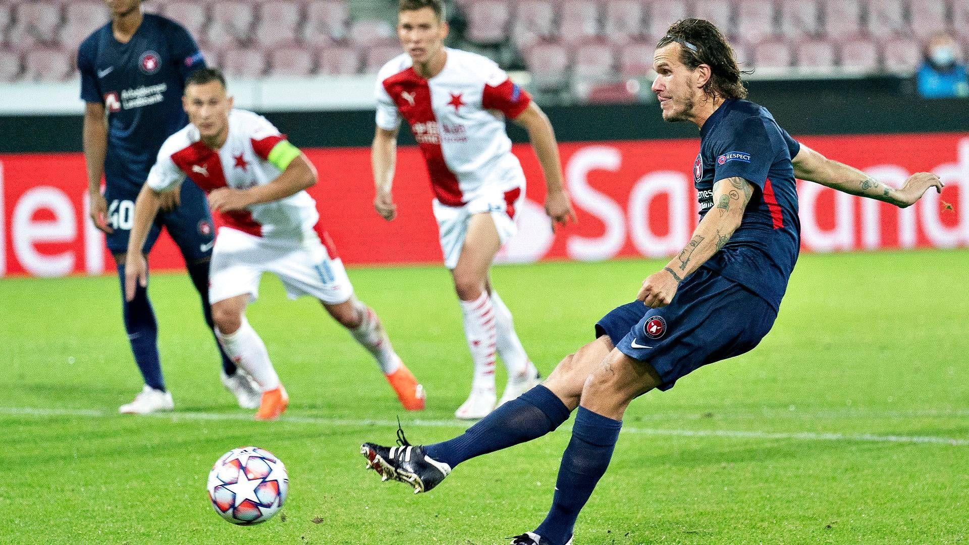 FC Midtjylland vandt onsdag aften 4-1 over Slavia Prague og har dermed kvalificeret sig til gruppespillet i Champions League. Alexander Scholz scorede til 2-1 på straffespark. | Foto: Henning Bagger/Ritzau Scanpix