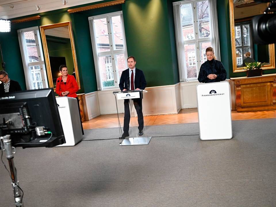 Torsten Gejl, Pia Olsen Dyhr, Nicolai Wammen Sofie Carsten Nielsen og Pernille Skipper fra hhv. Alternativet, SF, Socialdemokratiet, Radikale Venstre og Enhedslisten præsenterer søndag finansloven for 2021. | Foto: Philip Davali/Ritzau Scanpix