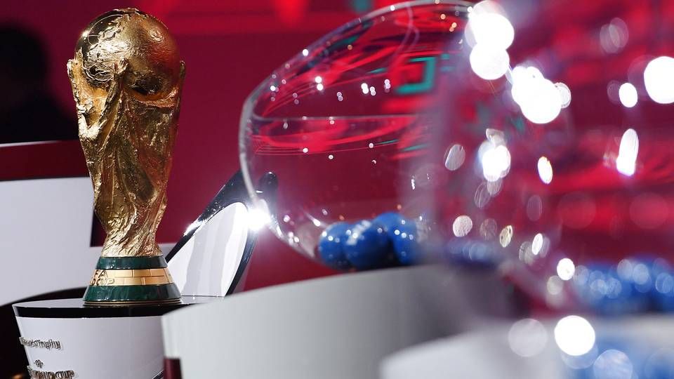 VM-pokalen ved lodtrækningen tidligere på ugen til kvalifikationen til VM i 2022. | Foto: Handout/Reuters/Ritzau Scanpix