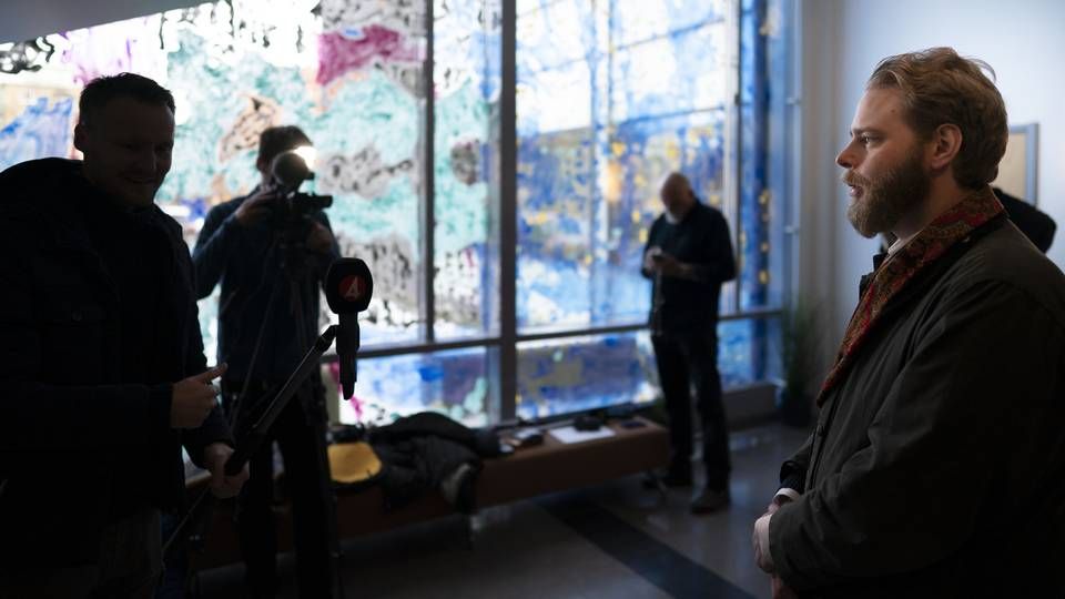 Filmregisøren Henrik Evertsson interviewes efter dommen i Göteborg. | Foto: 9200 Björn Larsson Rosvall/TT NYHETSBYRÅN/Ritzau Scanpix
