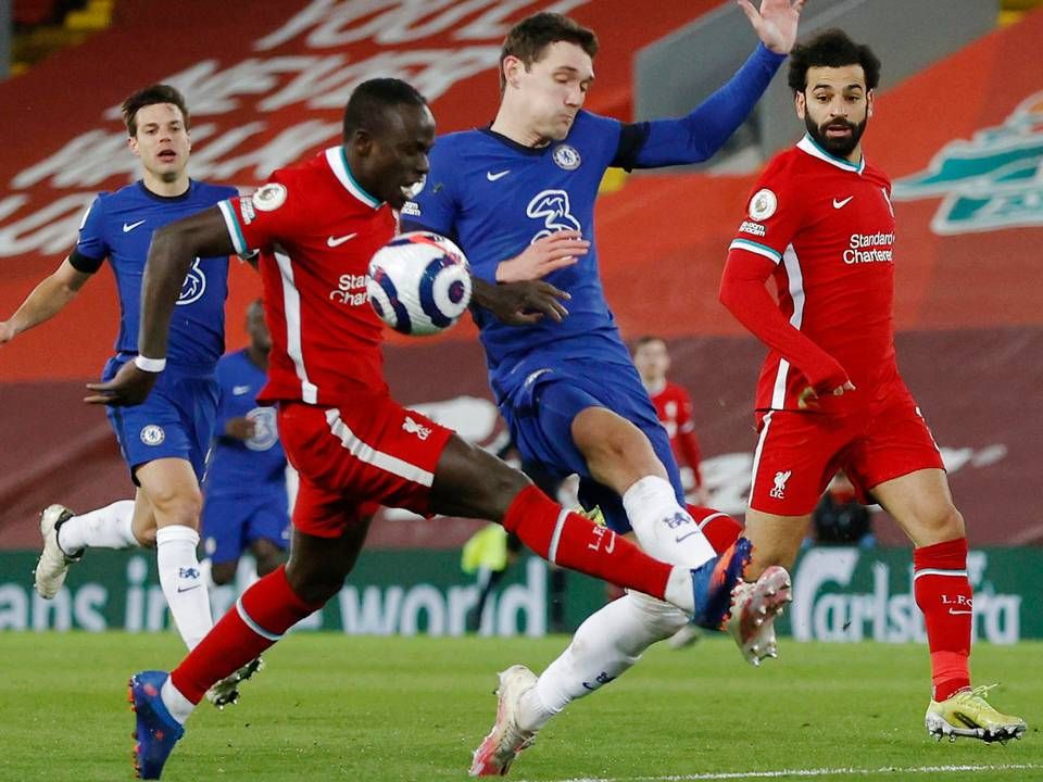 Den engelske Premier League - her et billede fra kamp torsdag mellem Liverpool og Chelsea - er blandt de premium-sportsrettigheder, som Viaplay byder på. | Foto: Phil Noble/Reuters/Ritzau Scanpix