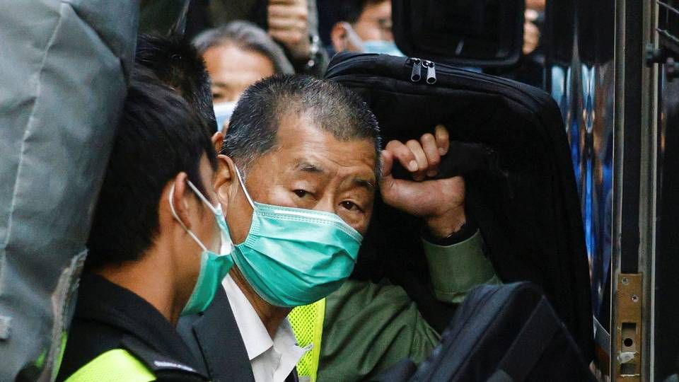 Jimmy Lai på vej ud af appelretten i HongKong. | Foto: Tyrone Siu/Reuters/Ritzau Scanpix