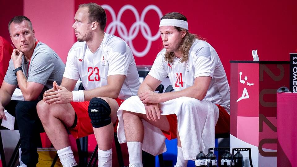 Det danske håndholdlandshold med bl.a. Mikkel Hansen (th) og Henrik Toft Hansen sikrede en målrig første OL-kamp med en sejr på 47-30 over Japan