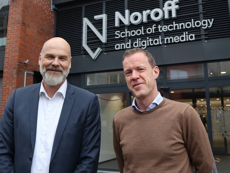 Allan Nordahl Hansen (tv) skal som salgsdirektør udbrede norsk koncept for digitalt kompetenceløft i Danmark - og på sigt i flere nordiske lande ifølge teknologidirektør i Noroff, Christian Stavik (th) | Foto: PR/Noroff Marketing