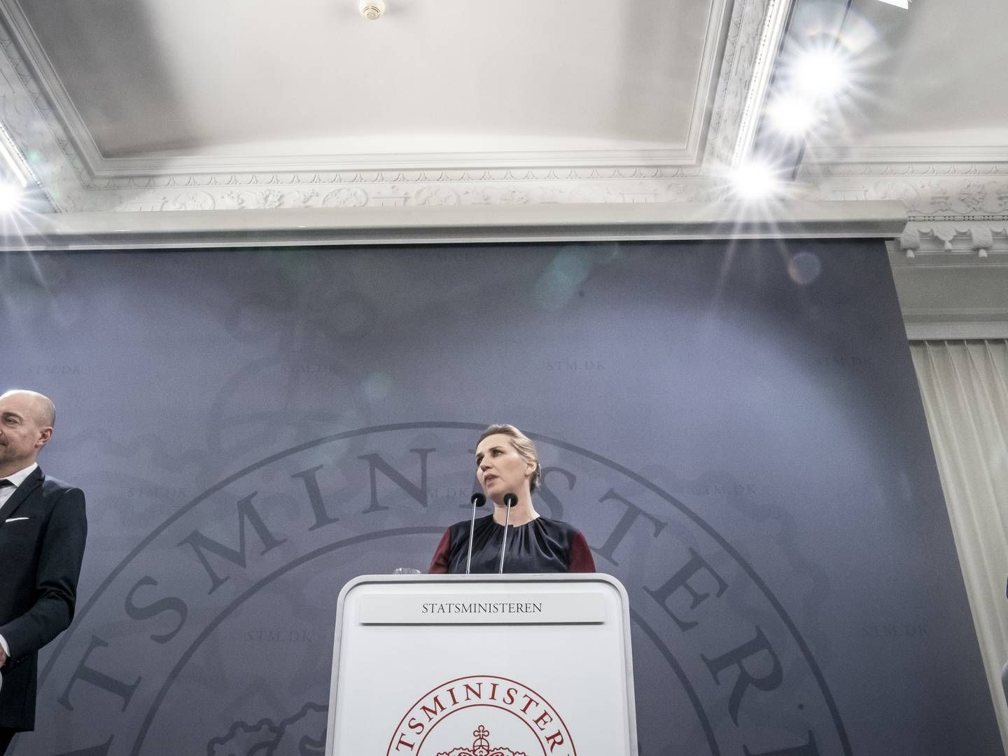 Sundhedsminister Magnus Heunicke (S), statsminister Mette Frederiksen (S) og direktør for Sundhedsstyrelsen, Søren Brostrøm, på pressemødet den 26. januar 2022. | Foto: Mads Claus Rasmussen