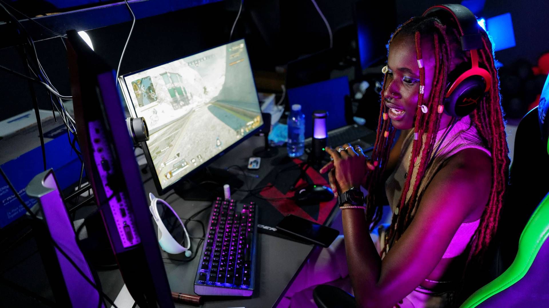 En Twitch-streamer kommenterer på en spilturnering. Billedet har ikke forbindelse til historien om promovering af pengespil. | Foto: Francis Kokoroko/Reuters/Ritzau Scanpix