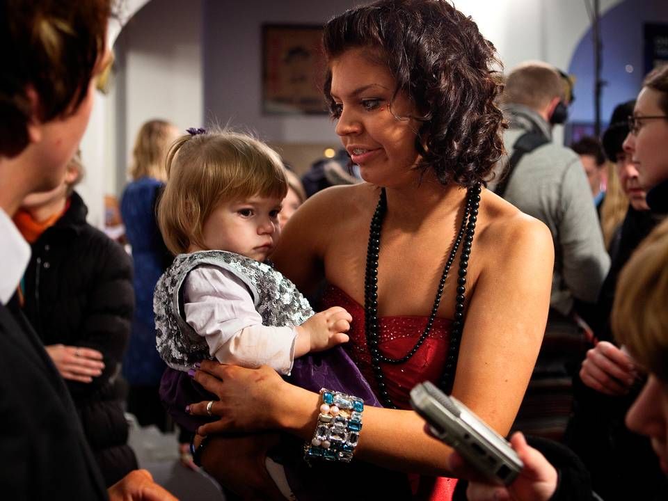 Gallapremiere på afsnit nummer 300 af 'De unge mødre' i Grand Teatret i København i 2011. Her ses Hannah, en af de medvirkende. | Foto: Jakob Jørgensen, POLFOTO