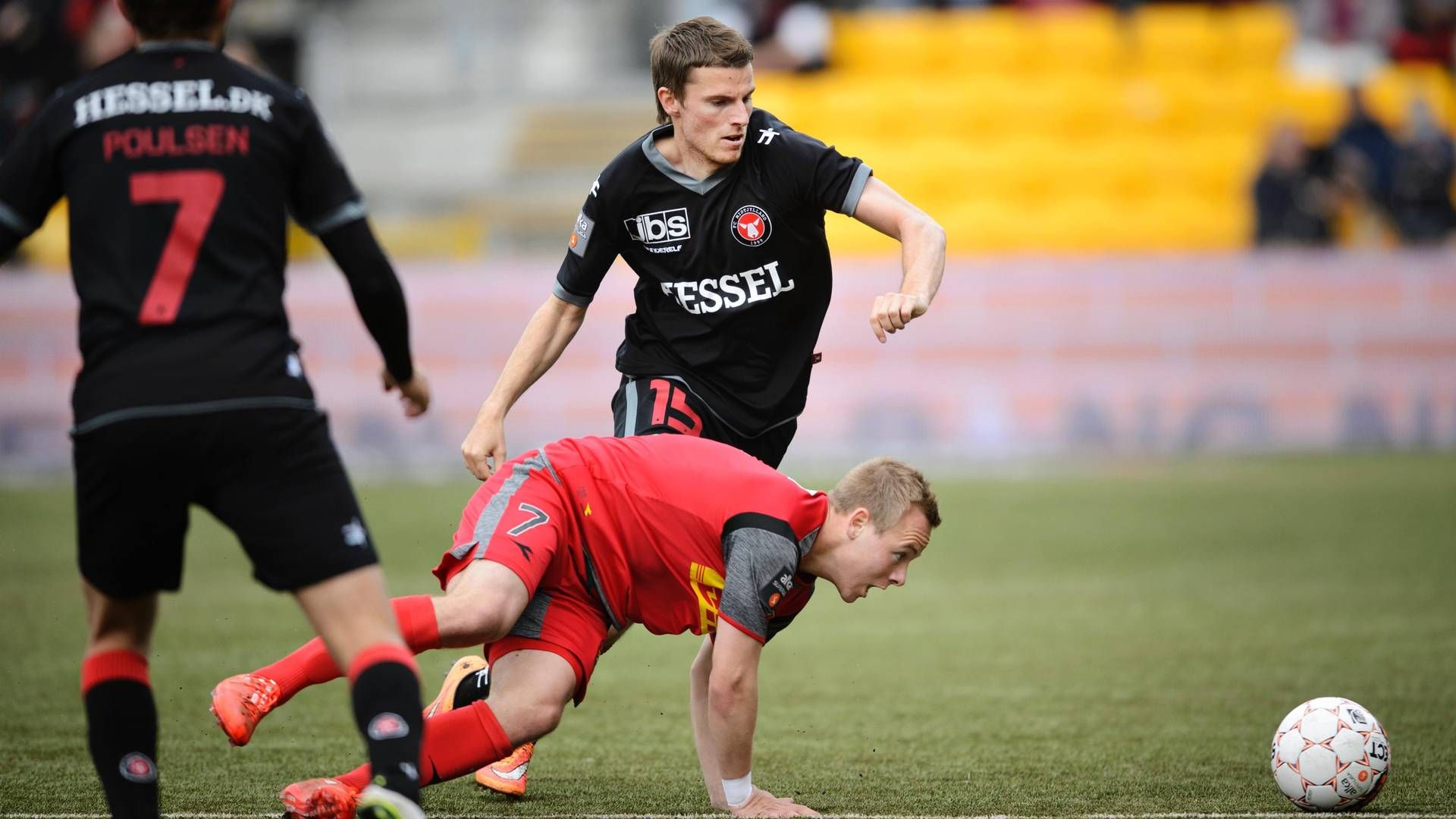 Spillerne fra FC Midtjylland, i sorte trøjer, får snart egen tv-kanal. | Foto: Davali Philip/Polfoto